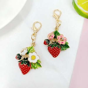 Llavero Simple de Aleación con Forma de Fruta, Colgante de Metal Personalizado con Esmalte en Forma de Fresa - Product Image 1