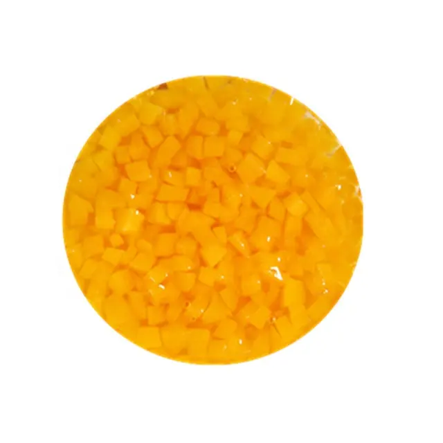 Pequenas dices latadas pêssego amarelo para suco de frutas no tamanho de lata a10