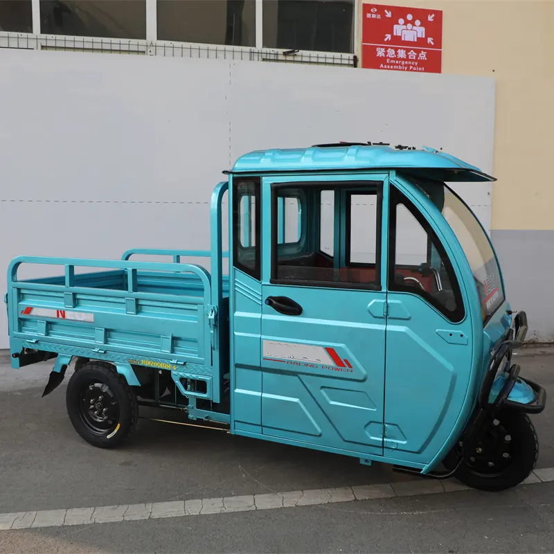 Camión de tres ruedas eléctrico semicerrado hecho en China, camioneta Pickup de 800W, caja de carga de 1,5 M, electrotriciclo de carga para pasajeros, ancianos