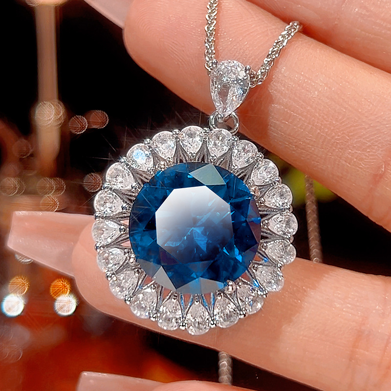 Pendentif cristal pointu bleu avec chaîne Chopin