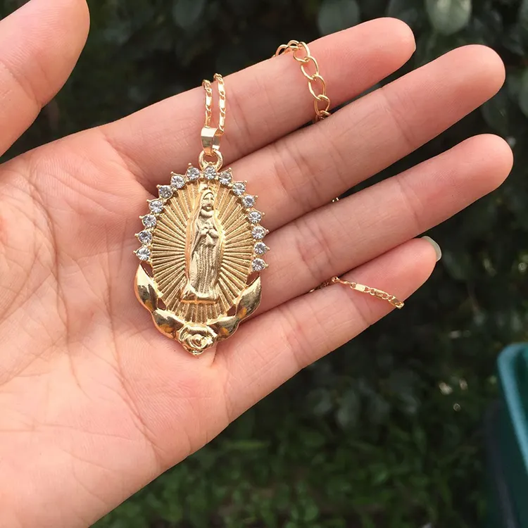 Mulheres Colar Religiosa Cristã Virgem Maria Colar Pingente Jóias de Strass Banhado A Ouro Com Diamantes