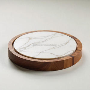 Modern ve sofistike bir masa aksanı için doğal taş kakma yuvarlak tasarımlı zarif ahşap Coaster - Product Image 4