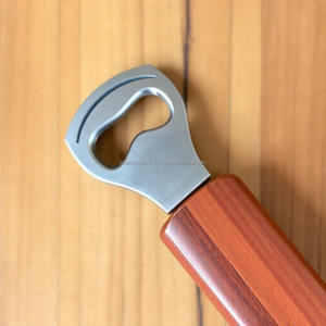 Profesyonel mutfak kullanımı özelleştirilebilir Logo Modern ergonomik bira şişe açacağı cilalı Metal İpucu ahşap tirbuşon açacakları