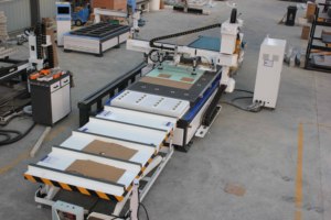 1530 4 ejes Atc Anidamiento Solución Cnc Enrutador Corte de madera Sistema automático de carga y descarga Máquina para gabinete de muebles - Product Image 2