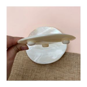 高品质珍珠母盘精美精致圆形，配有抛光餐具豪华一次性派对餐具