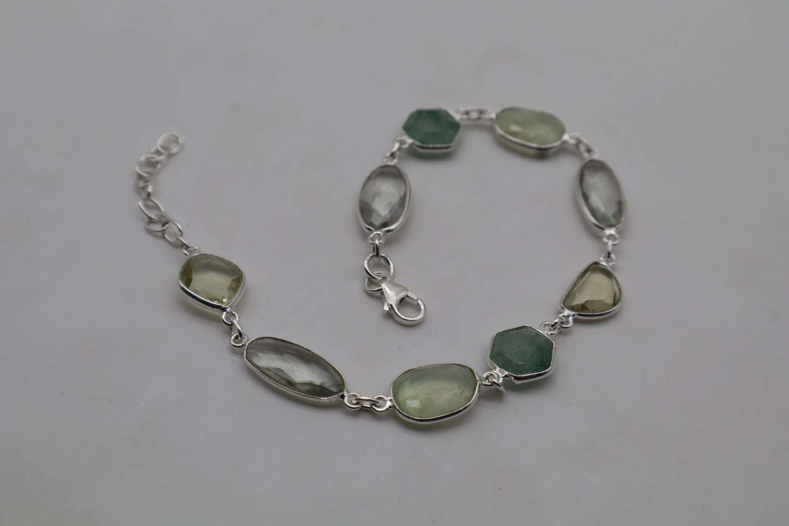 สีเขียว