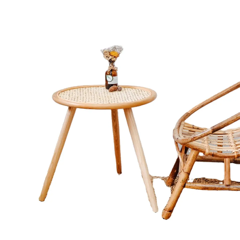 Tavoli e sedie realizzati in bambù con un design semplice ma moderno adatto alle tendenze, realizzati in Vietnam