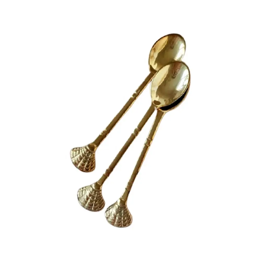 Colher de chá de bronze com design em relevo, concha artesanal dourada com cabo de design de sobremesa