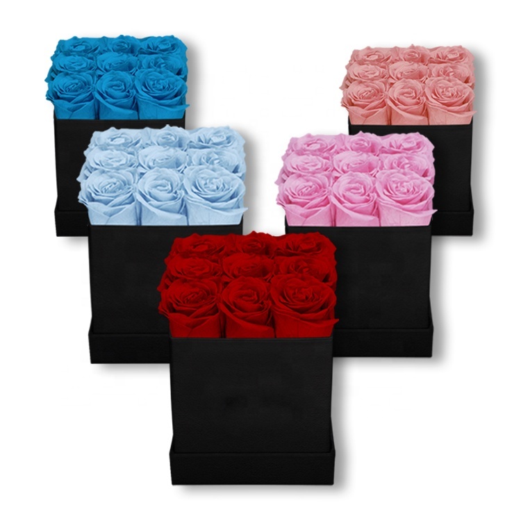 9 roses dans une boîte carrée