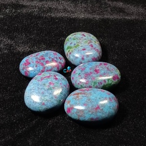 Yüksek kaliteli yakut kiyanit kristal kuvars halk el sanatları oyma Feng Shui küre taş dekorasyon hindistan dini tarzı ihracat - Product Image 2