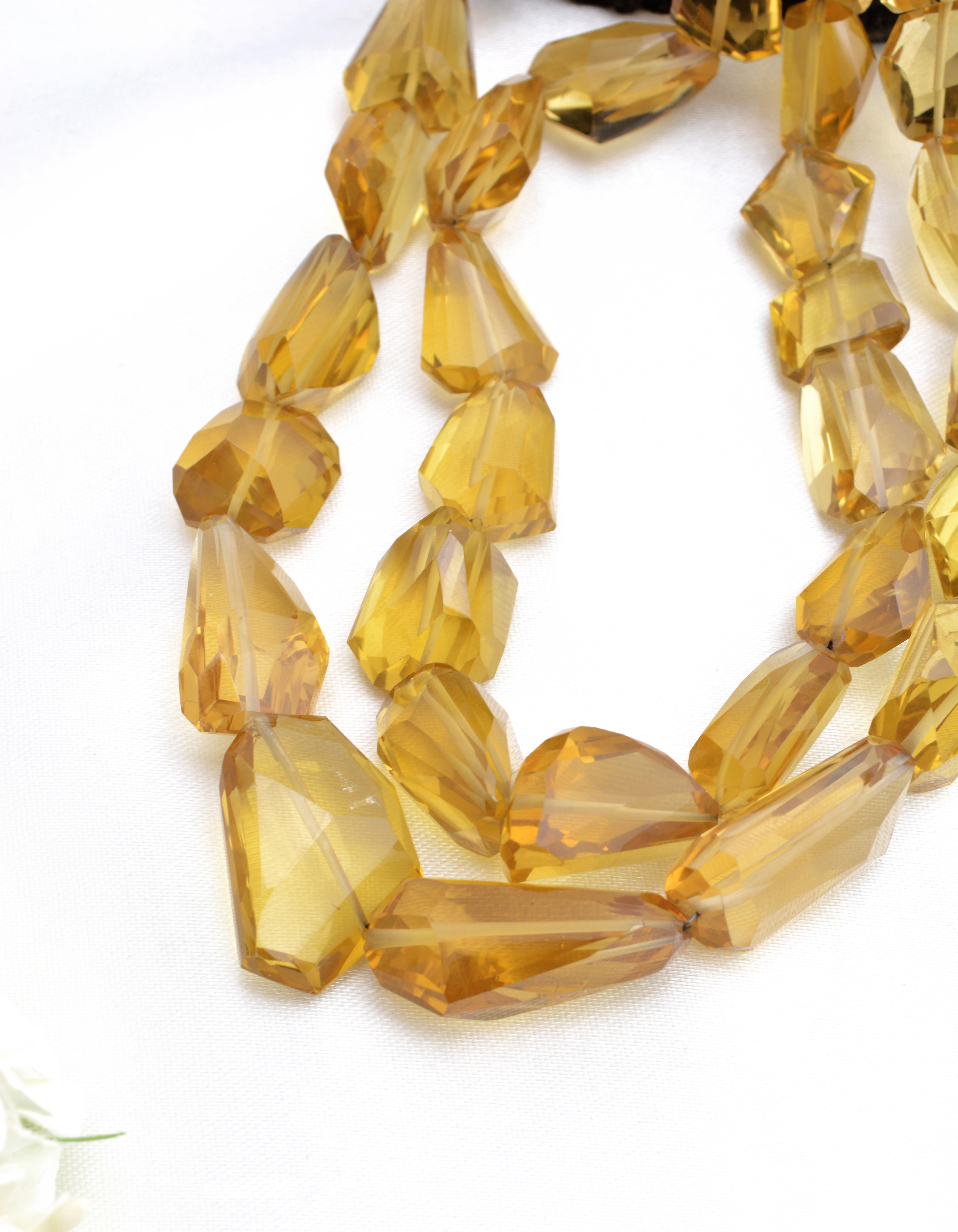 สีเหลือง