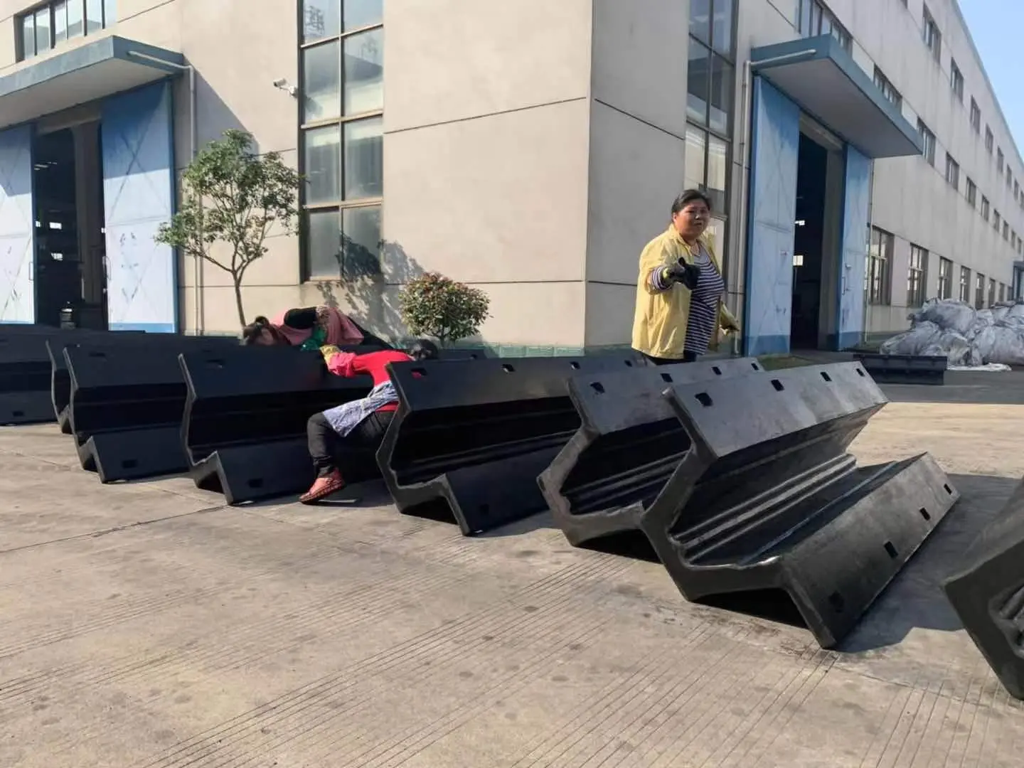 Guardabarros marino tipo arco de Proyecto de goma para muelle portuario