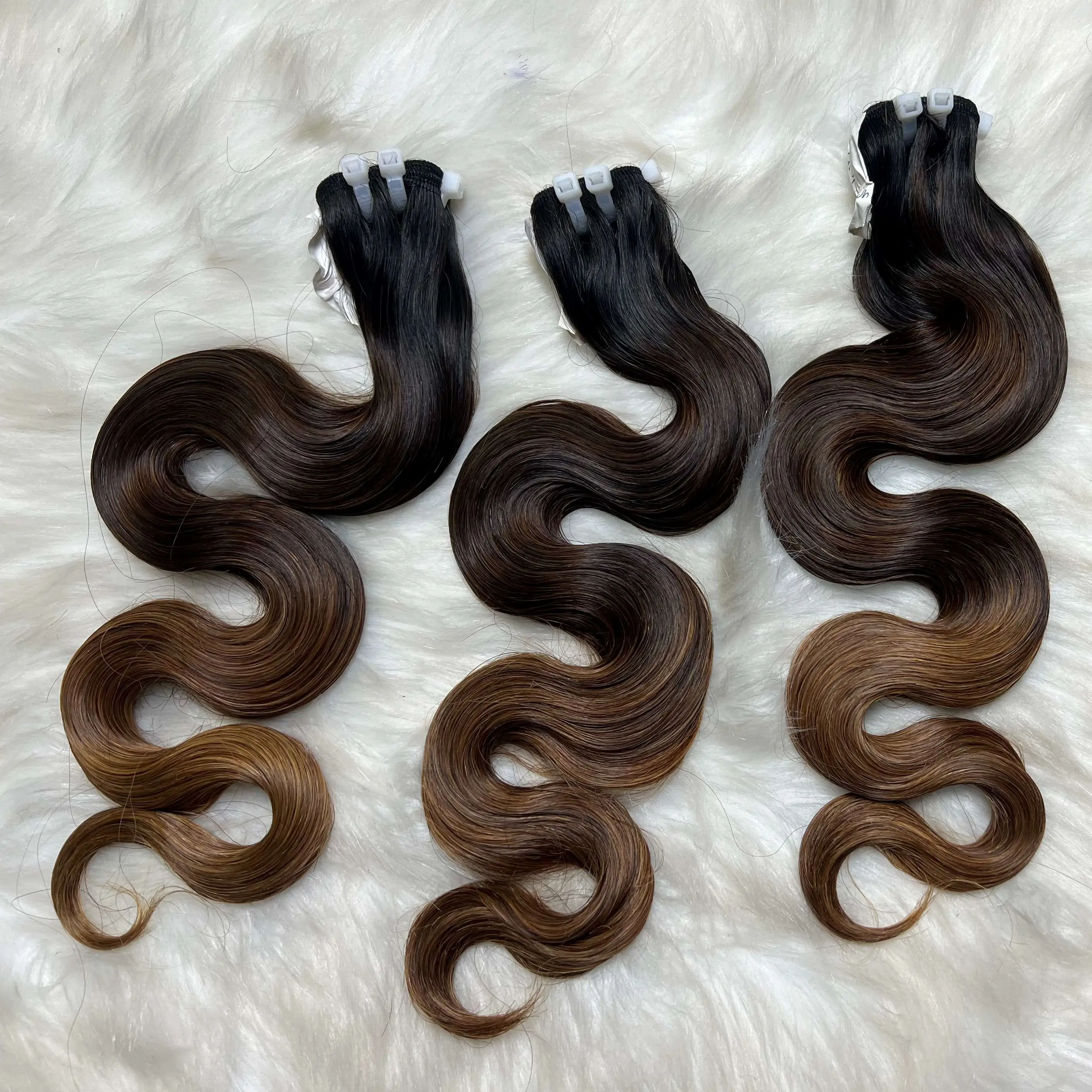 Perawan rambut bundel tubuh gelombang panjang 18-30 inci rambut Waeve UNTUK WANITA HITAM warna alami Vietnam rambut mentah vendor