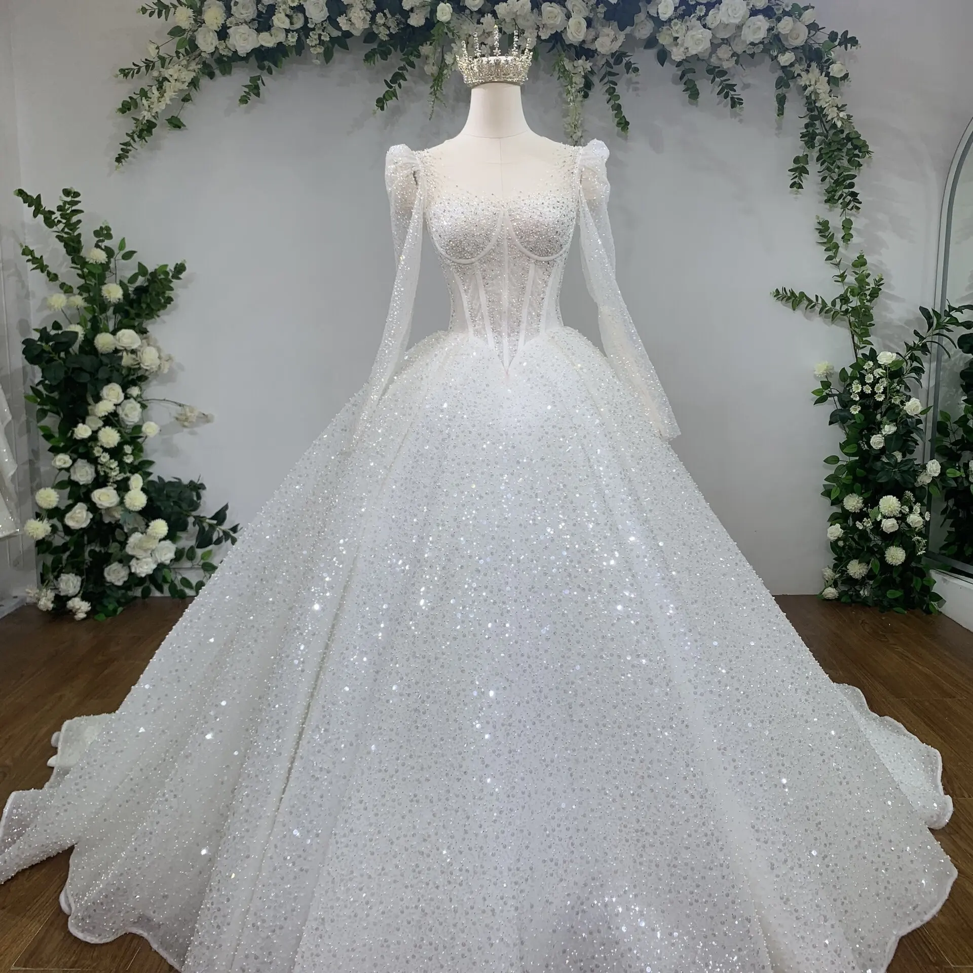 Produsen OEM gaun pernikahan berkualitas tinggi grosir gaun pesta desain bunga renda ekor panjang menambahkan manik-manik oleh buatan tangan TNBPno31