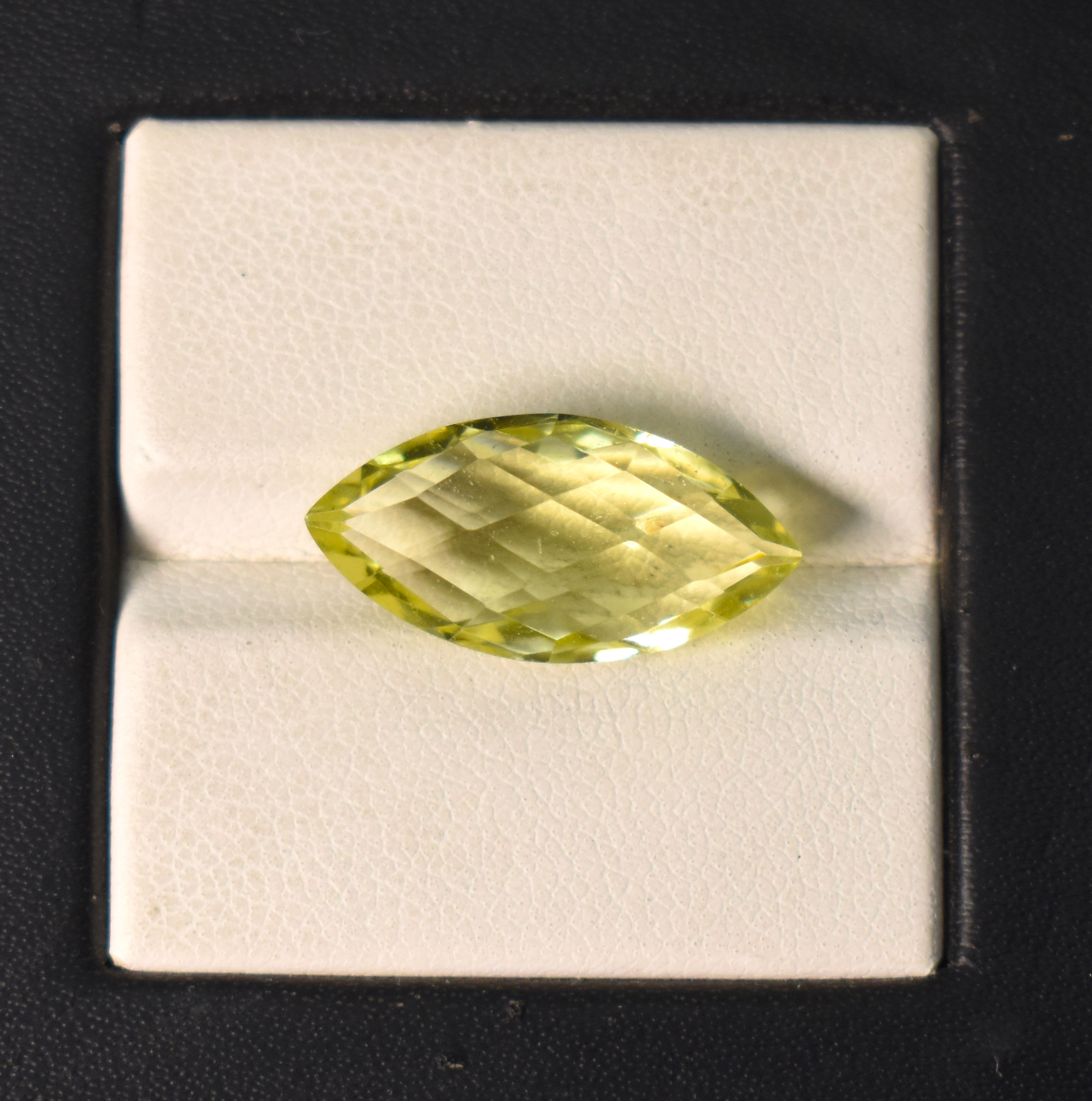 สีเหลือง