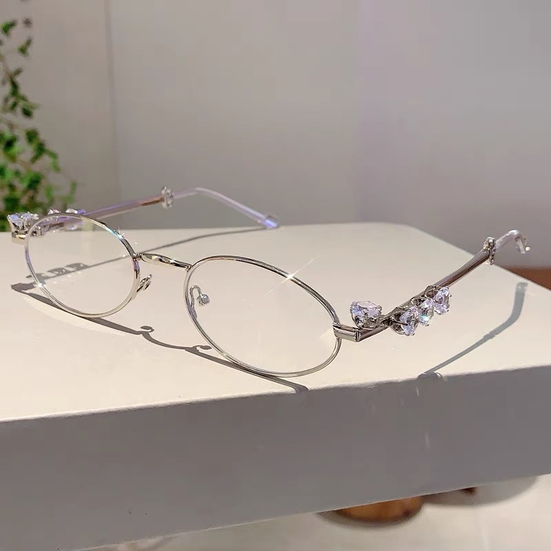 Pièce blanche encadrée en argent