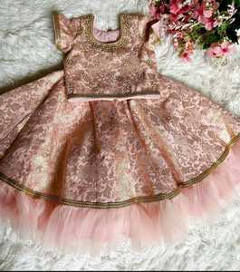 流行品质美丽设计师<span class=keywords><strong>Lehenga</strong></span>，上衣和杜帕塔套装，刺绣乔其纱面料，批发价