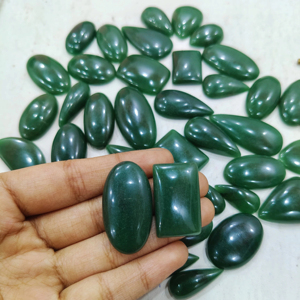 อัญมณีพลอยสีเขียวแบบหลังเบี้ยหยกสีเขียวธรรมชาติแบบ100% อัญมณีทรงหลังเบี้ยแบบหลวมสีเขียวหยก - Product Image 1