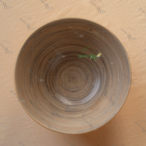 介绍一种环保竹碗手工制作的天然竹子经典设计，提供独特的地球友好型餐时体验