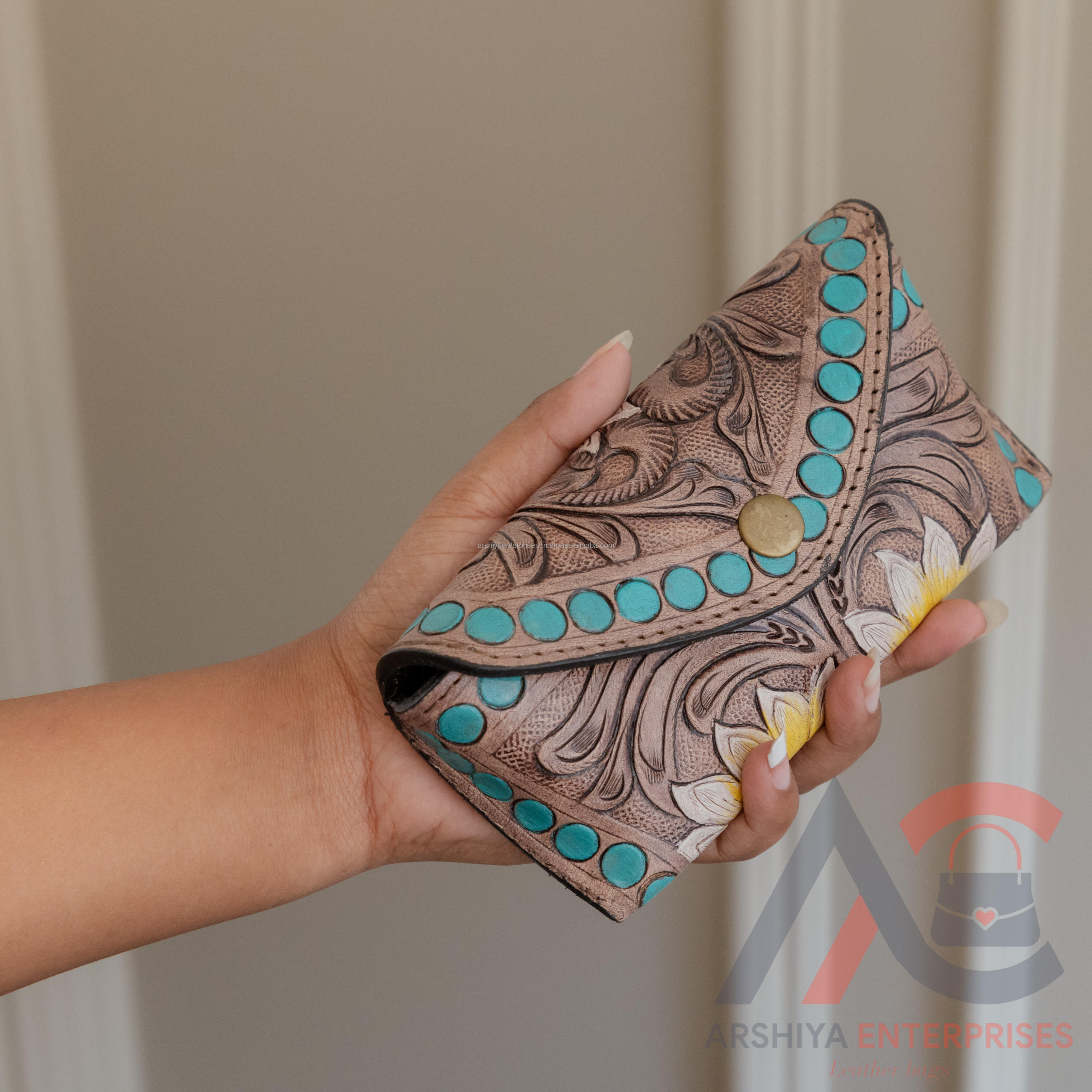 สีดำพร้อมเครื่องมือสี