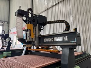 Máquina enrutadora CNC ATC de 3 ejes con certificación CE para sistema de Control de fabricación de puertas de armarios de cocina, herramienta de madera de engranaje lineal - Product Image 6