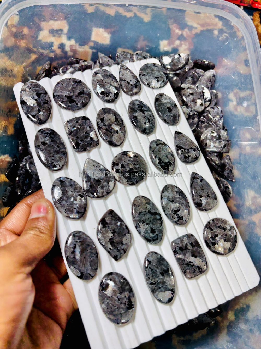 เช่นเดียวกับภาพ