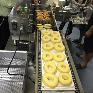 Yufeng ad alto rendimento MD100 friggitrice a ciambella sistema di frittura continua per panetteria - Product Image 3