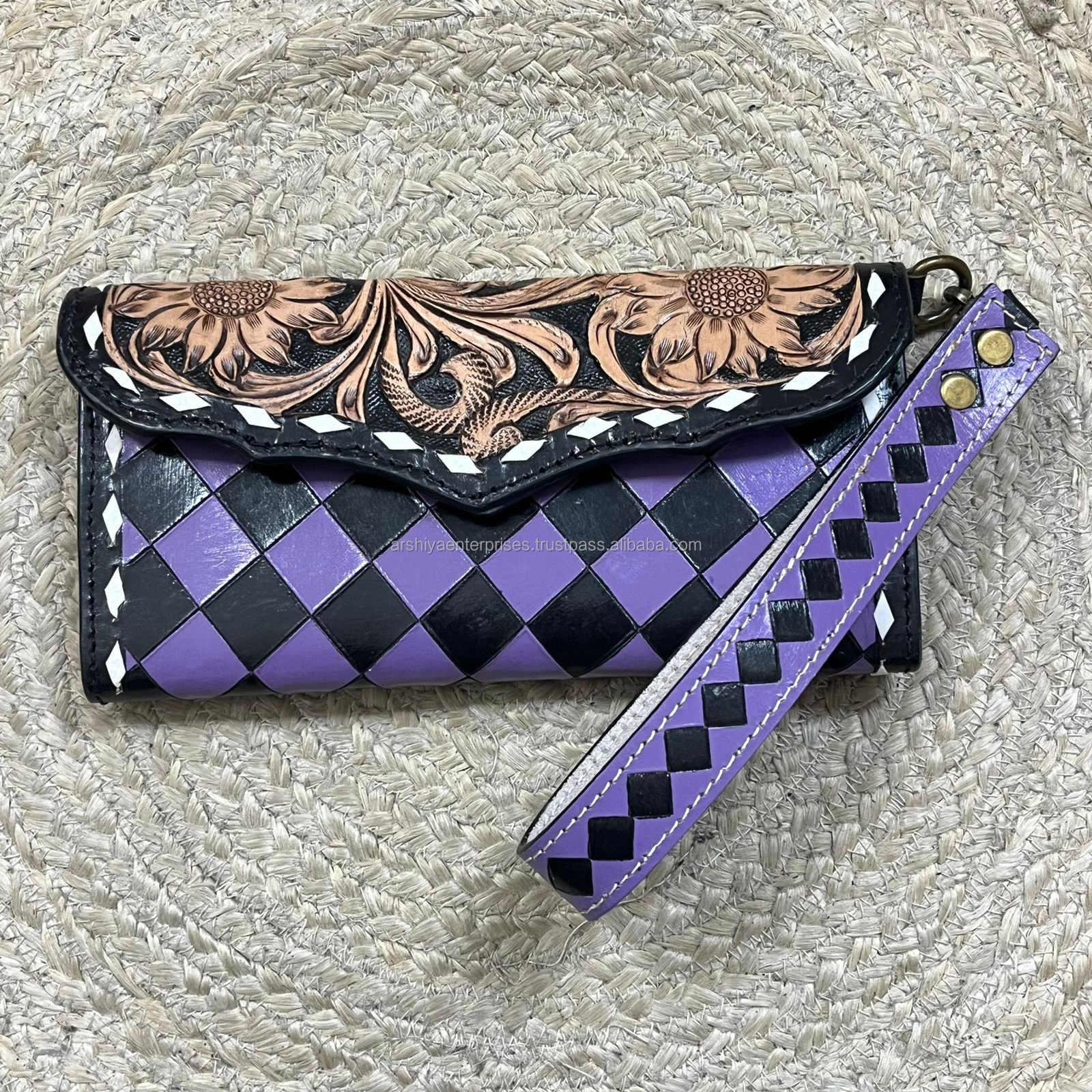 À carreaux violets et noirs