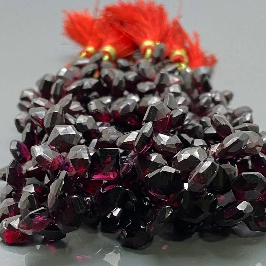 Rhodolite Garne Briolette Heart