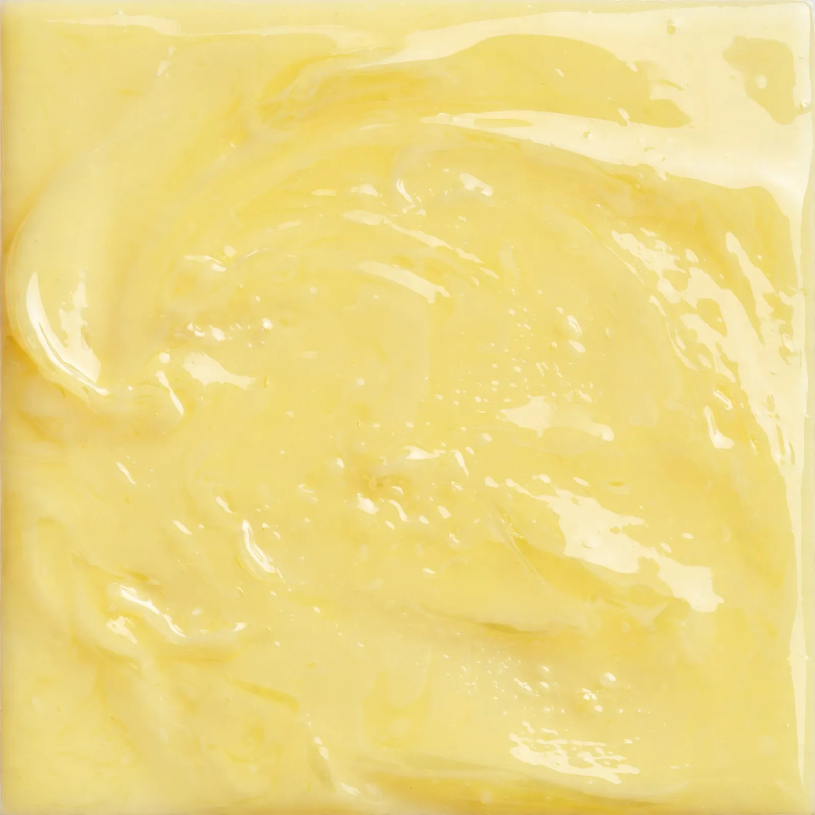 Jaune pâle à jaune