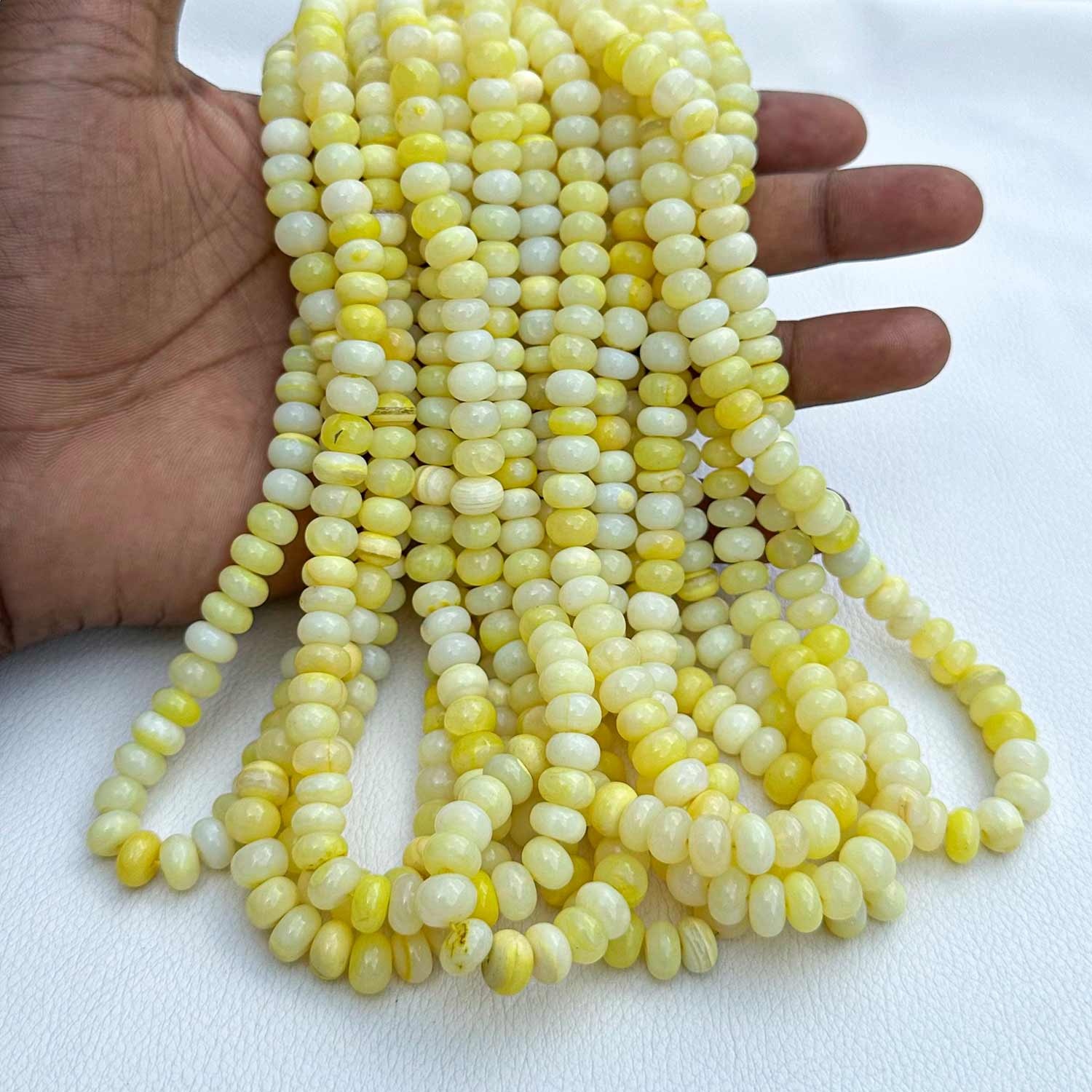 สีเหลือง