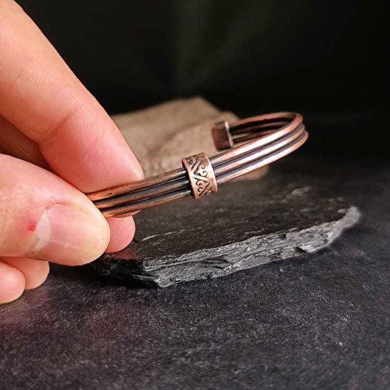 CONFORMÉMENT À L'IMAGE