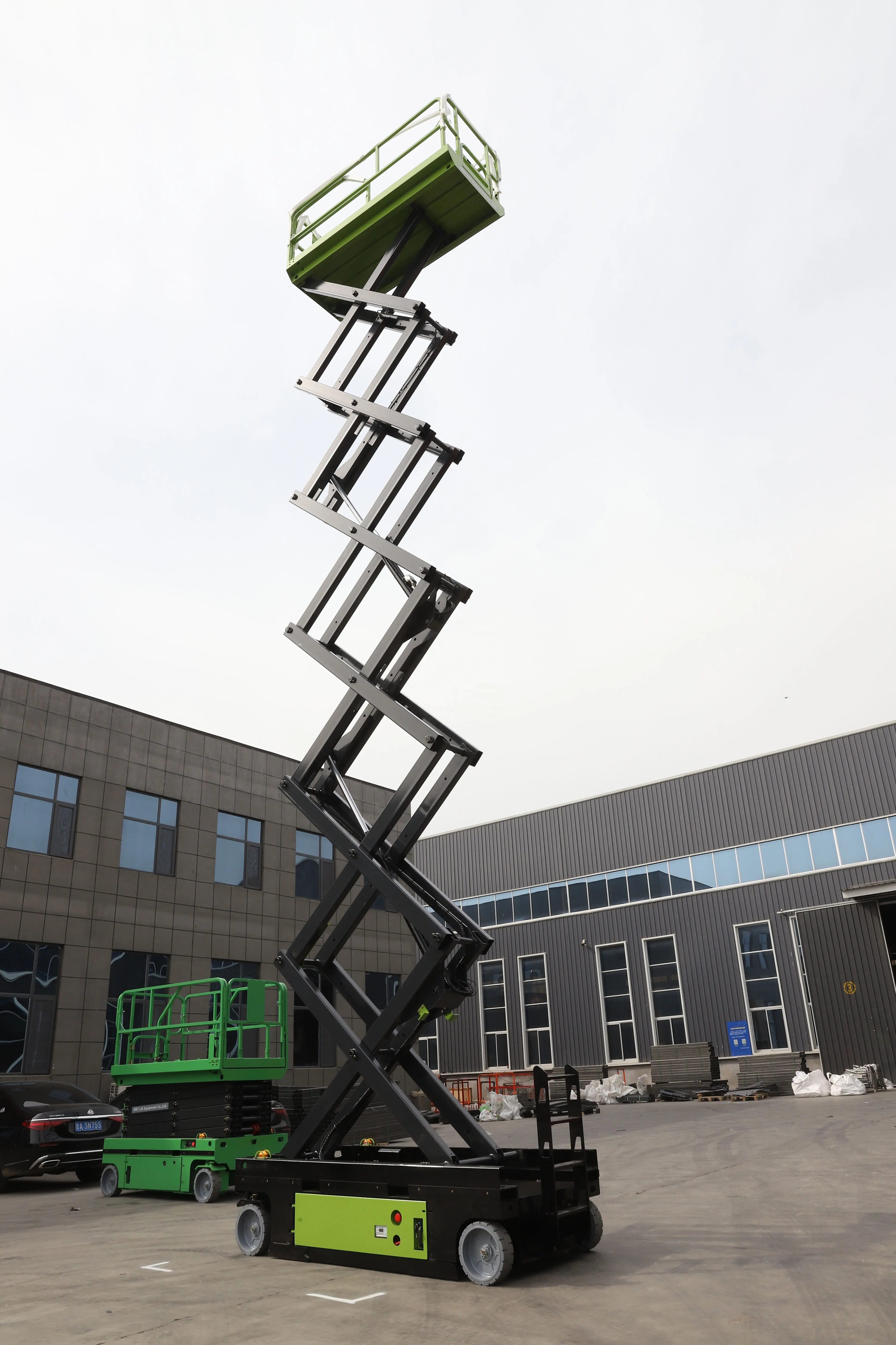 self propelled scissor lift