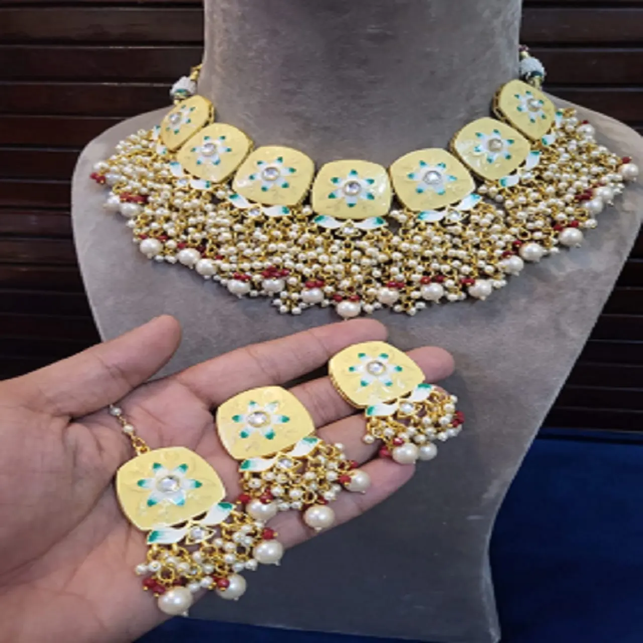 Set di gioielli e orecchini di gioielli Kundan Meenakari tradizionali indiani Set di gioielli di moda per le donne
