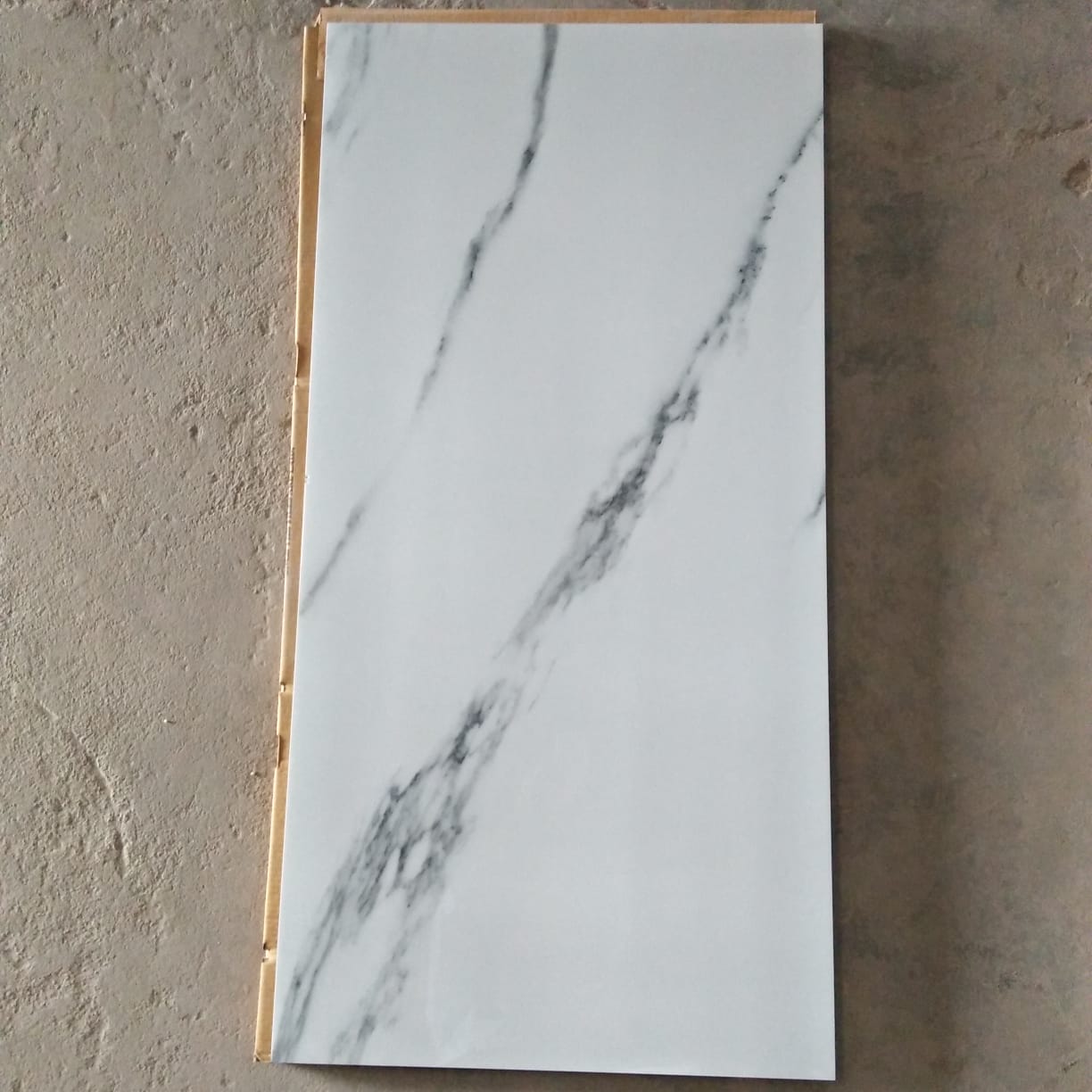 Nuances de gris clair et de blanc