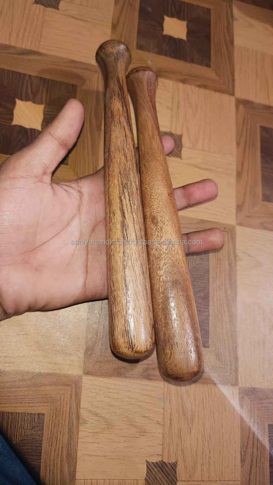 สีน้ำตาล