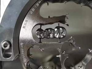 Fresadora CNC pequeña de cinco ejes de grado industrial con cambio automático de herramientas para procesamiento de joyas de oro, pulseras y anillos - Product Image 6