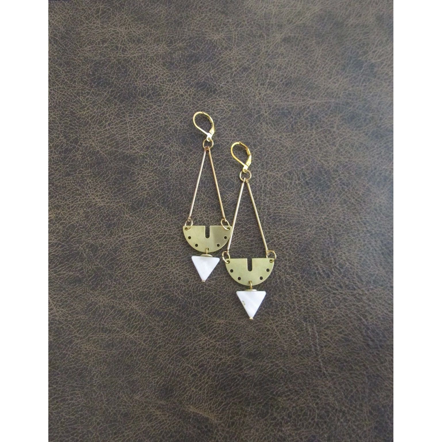 สีน้ำตาล