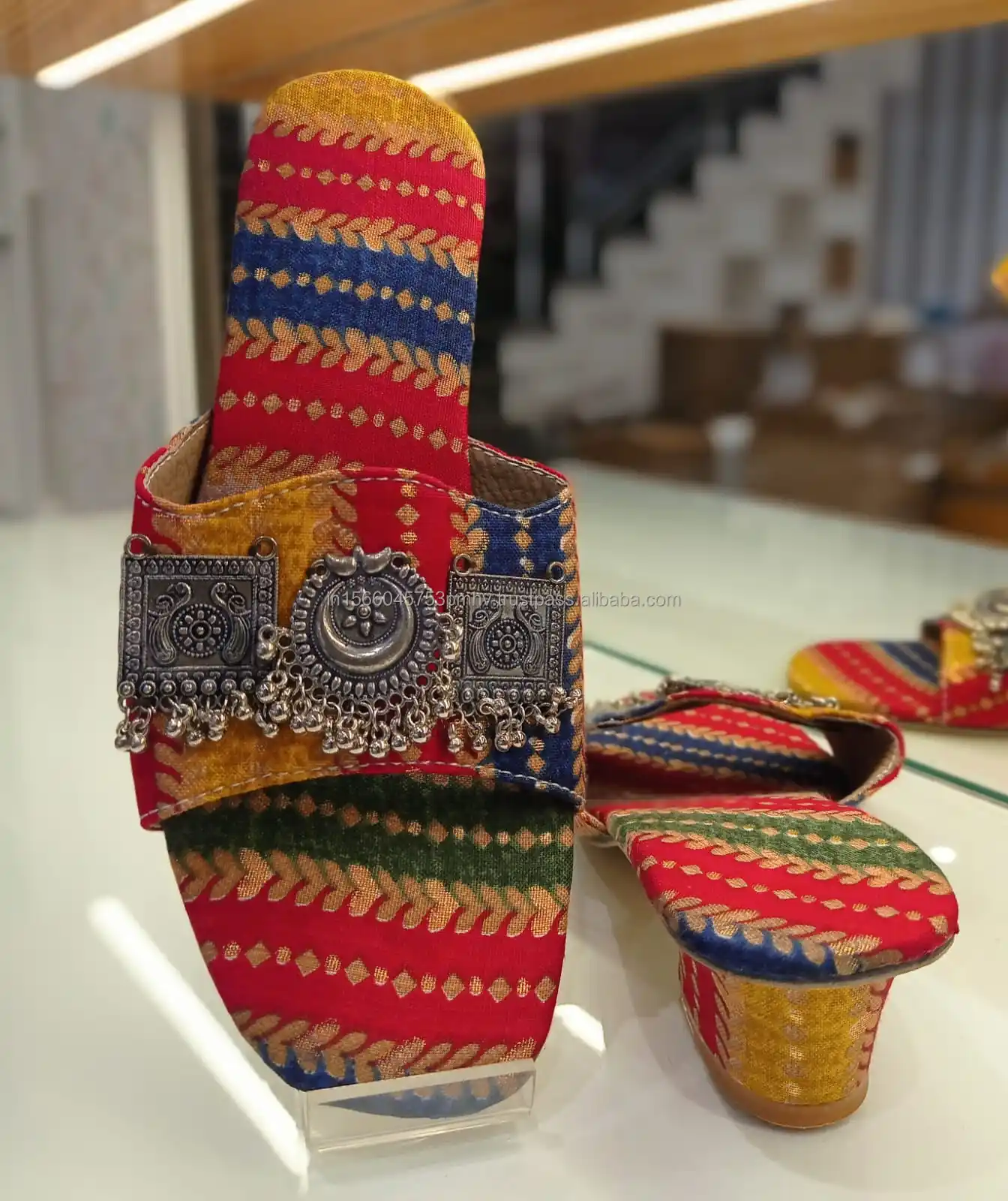 Yeni el yapımı bohem tarzı deri kolhaheel Chappal topuk ayakkabı ile renkli bayan hint etnik topuk Sandal giymek