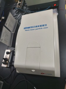 يُستخدم Winner802 محلل حجم الجسيمات النانوية بالليزر لتبعثر الضوء الديناميكي للفوتونات في الاختبار. - Product Image 3