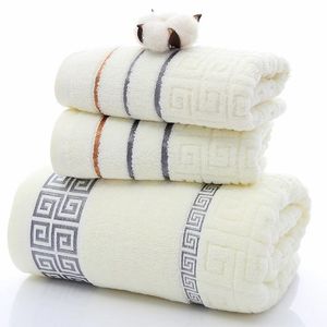 独自のブランドロゴとカスタムパッキングを備えたホテルブランド用のカスタム刺繍の豪華なタオル70x140cm