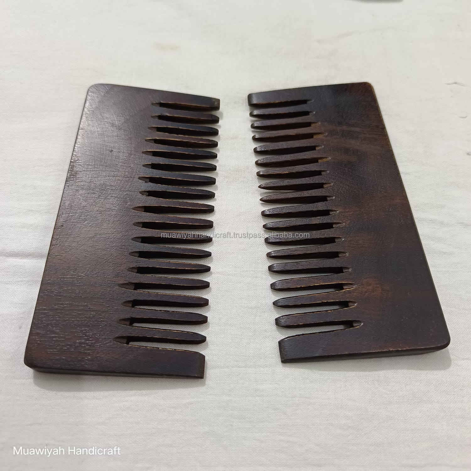 สีน้ำตาลเข้ม