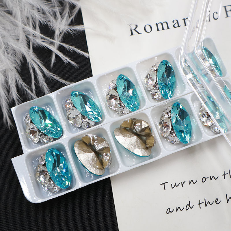 0038 Oval Light Turquoise Blue