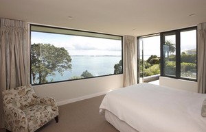Ventana fija de vidrio templado con marco de aluminio grueso, ideal para proyectos de villas y oficinas, edificios de apartamentos