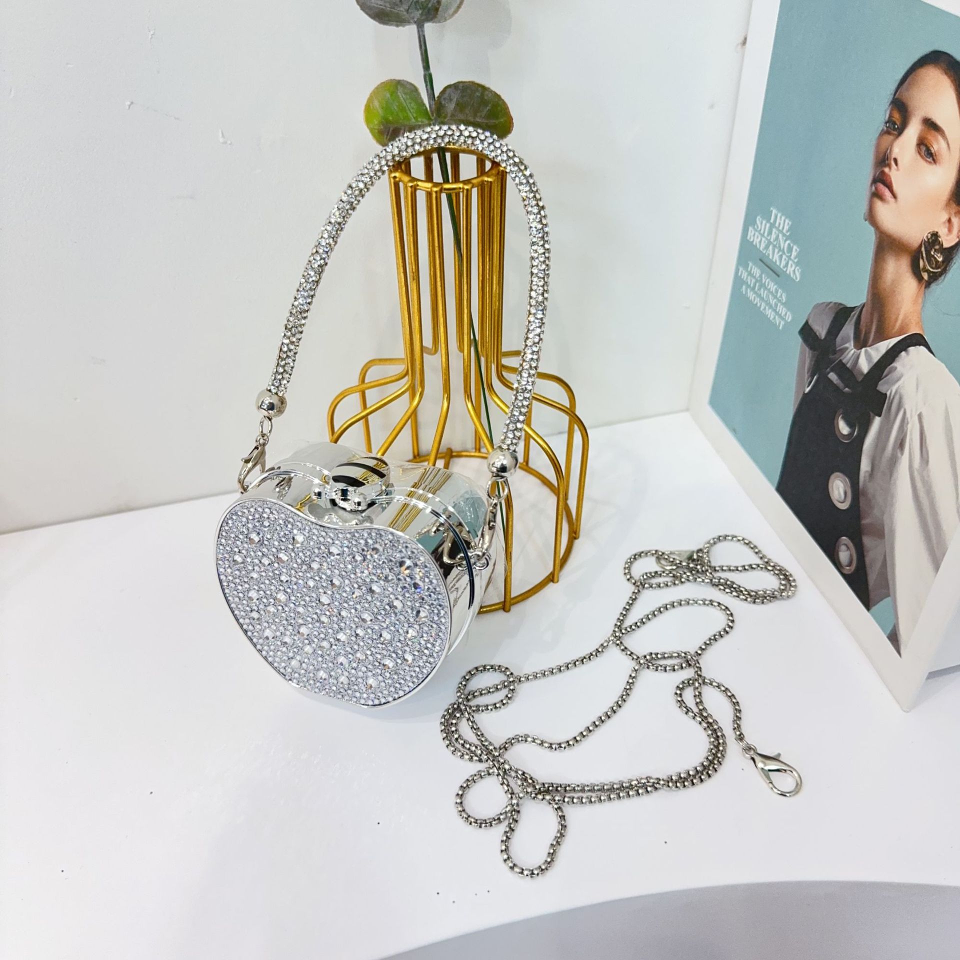 pomme ronde en argent et diamant