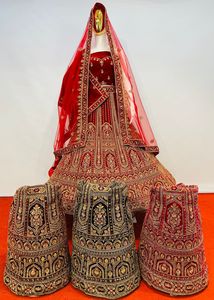 ヘビーブライダルベルベットLehenga 2025トレンドデザインミラー & ジャーカン装飾、ロングブラウス、ビッグフレア最も要求の厳しい