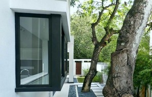 Ventana fija de vidrio templado con marco de aluminio grueso, ideal para proyectos de villas y oficinas, edificios de apartamentos