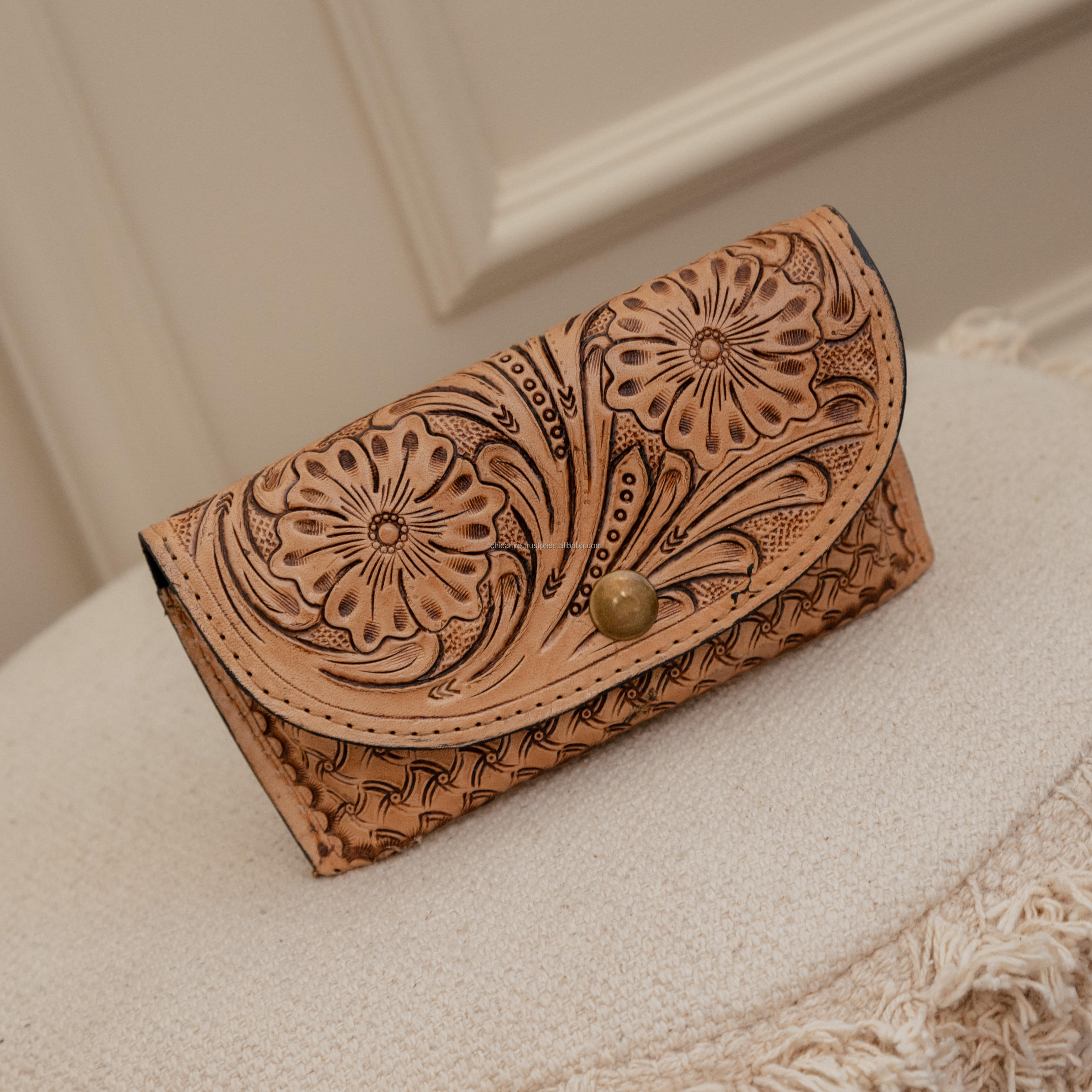 สีน้ำตาล