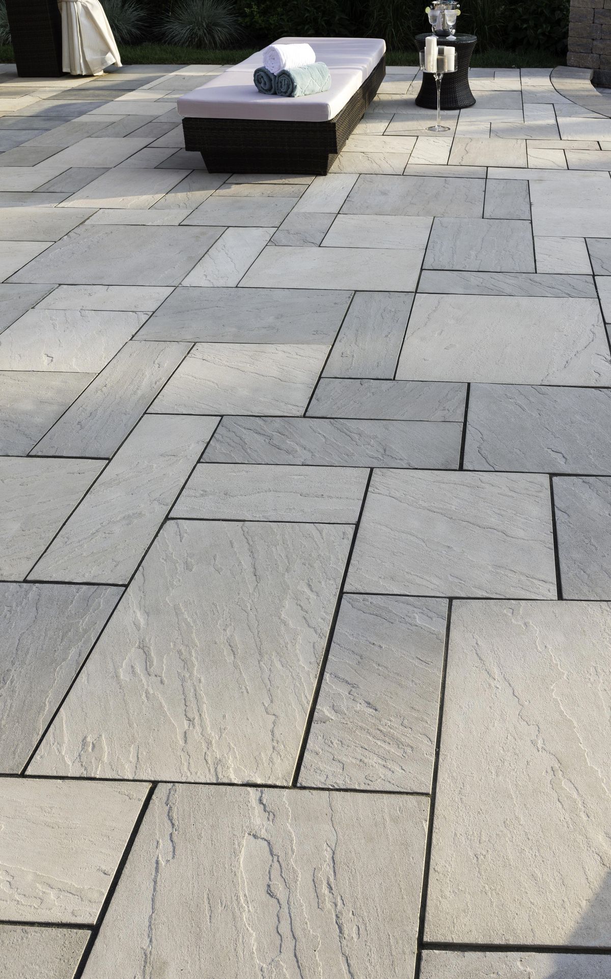 Arctic White Slate Pattern Paver Soft White