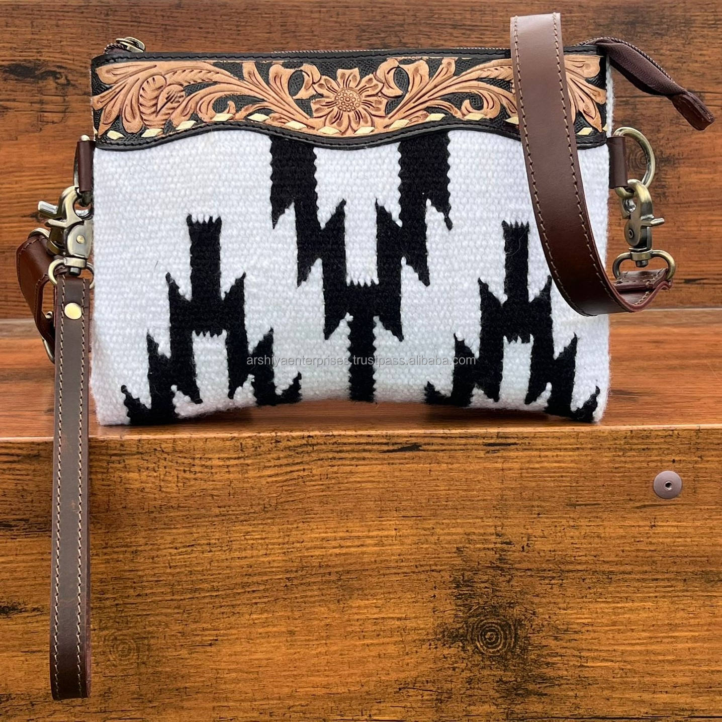 สีน้ำตาล